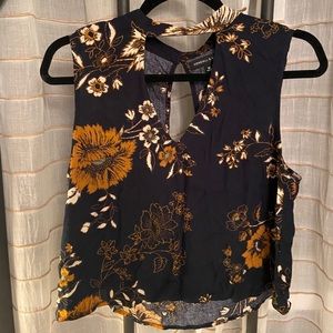 Kendall & Kylie floral top
